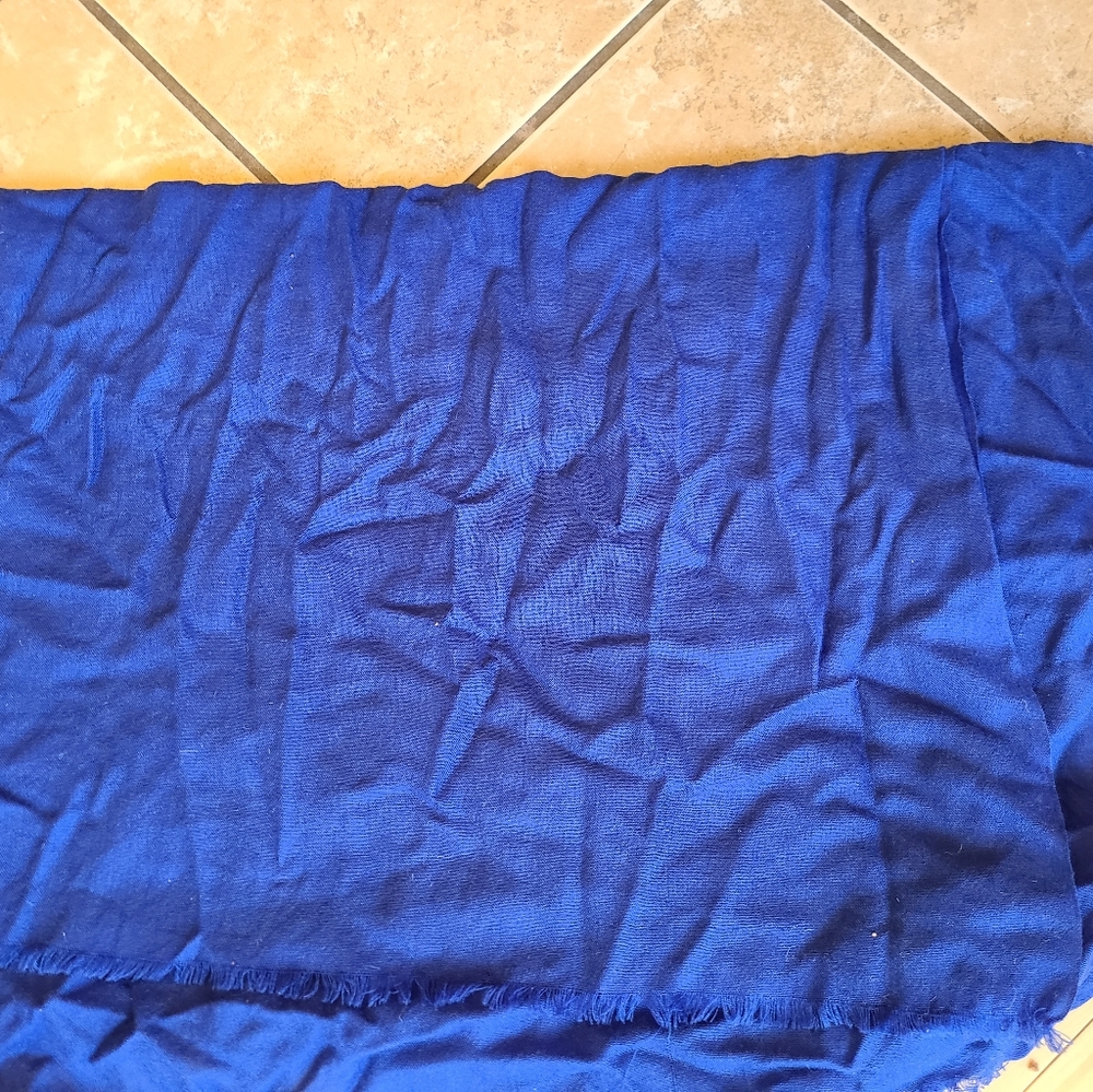 Club monaco wool scarf. 100% wool. Barely worn